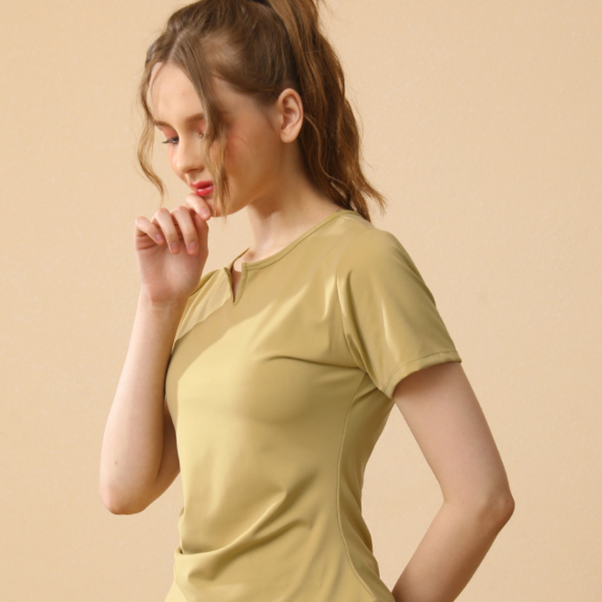 Vネック　スリムフィット　Tシャツ