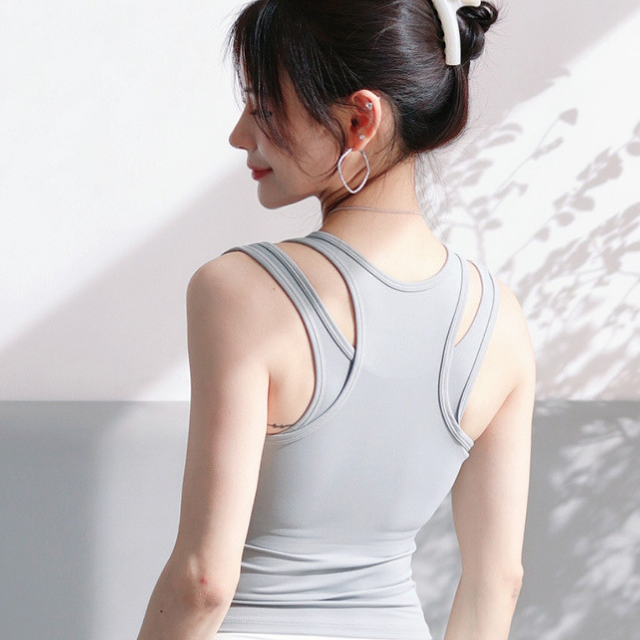 胸パッド付　フェイクツーピースストラップ　タンクトップ