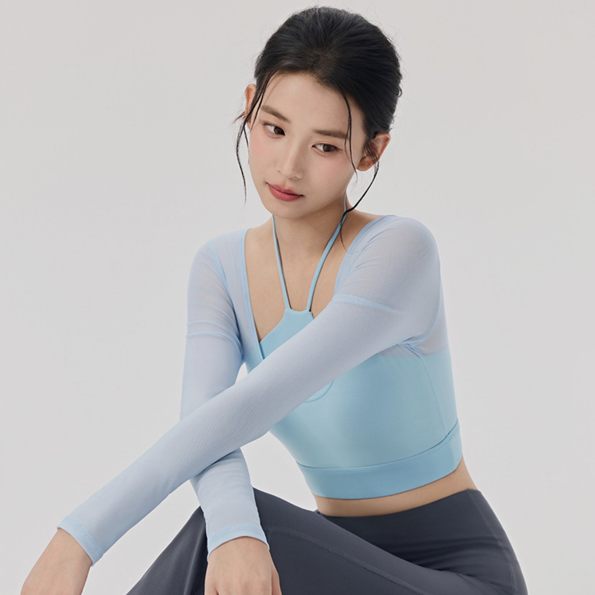 胸パッド付　フェイクツーピース　ホルターネック　長袖トップス