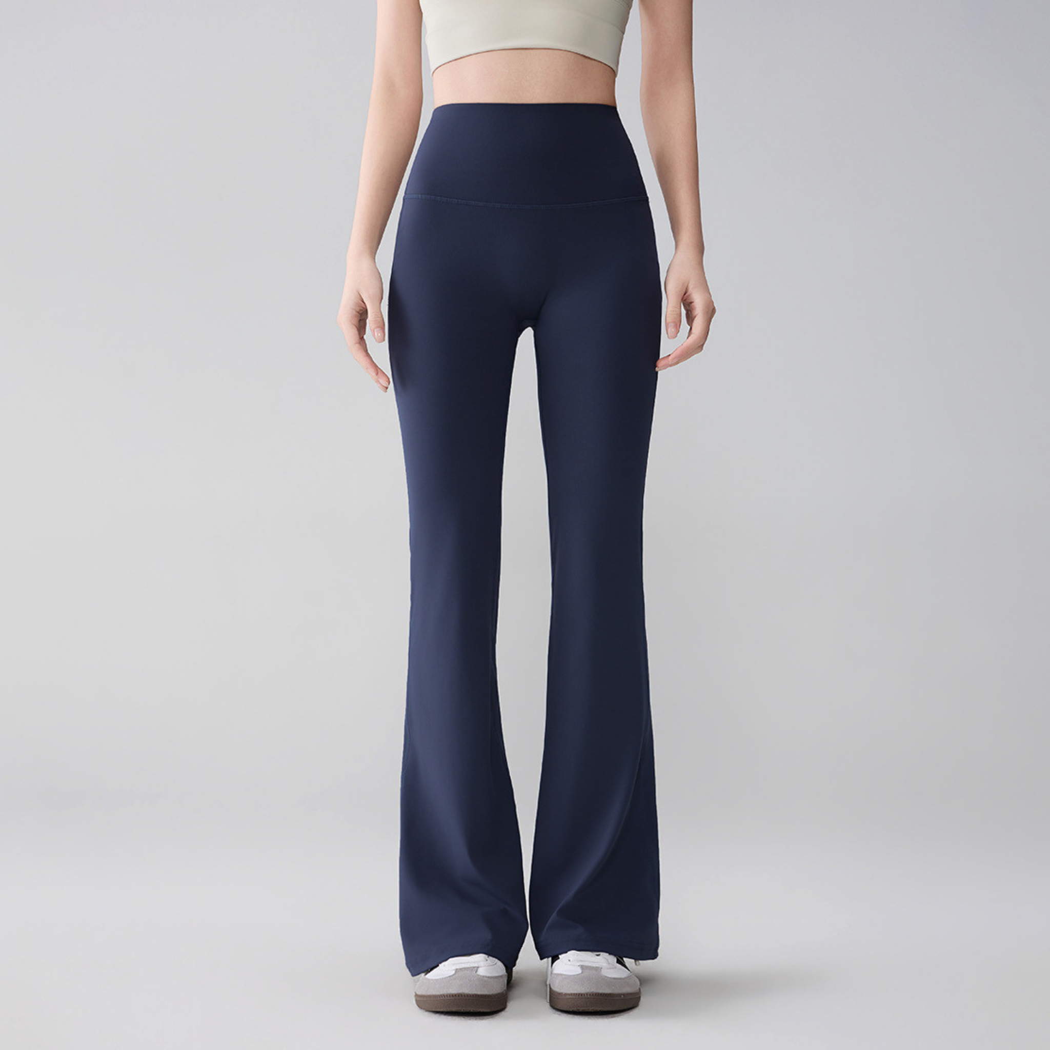 シンプル　セミフレアレギンス