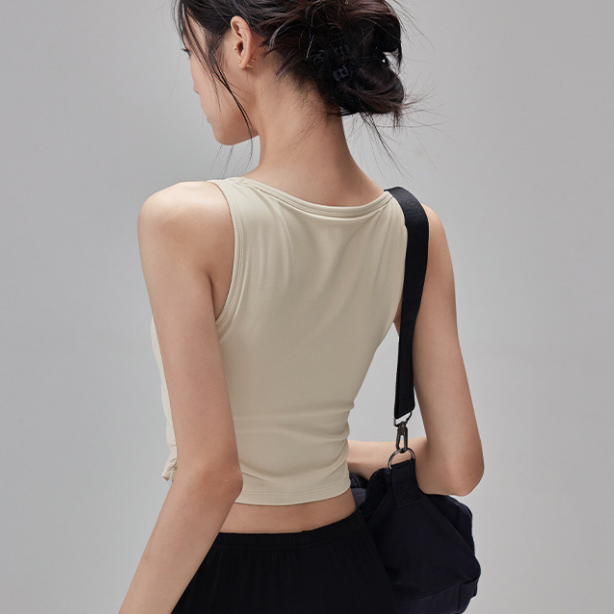 胸パッド付　シンプル　タンクトップ