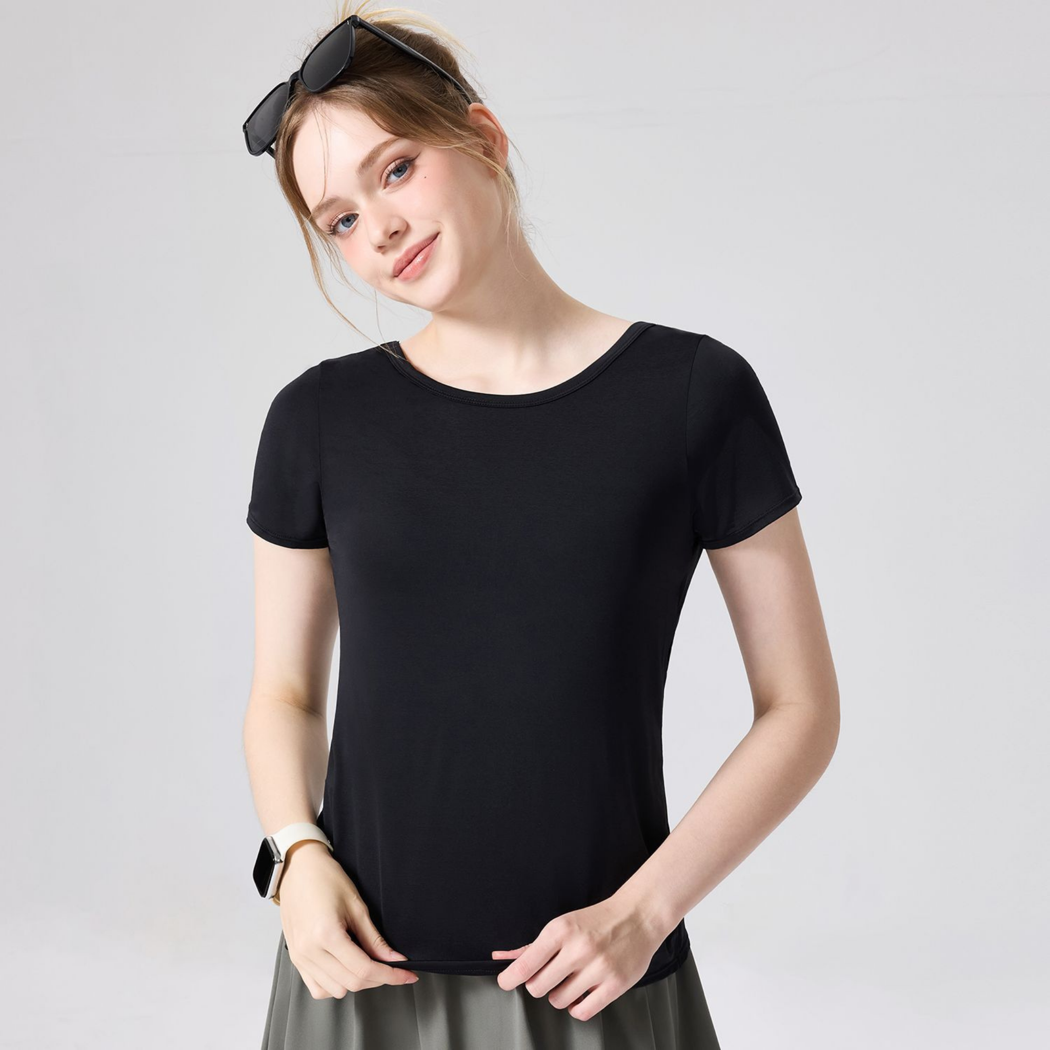 V字　オープンクロスバック　Tシャツ