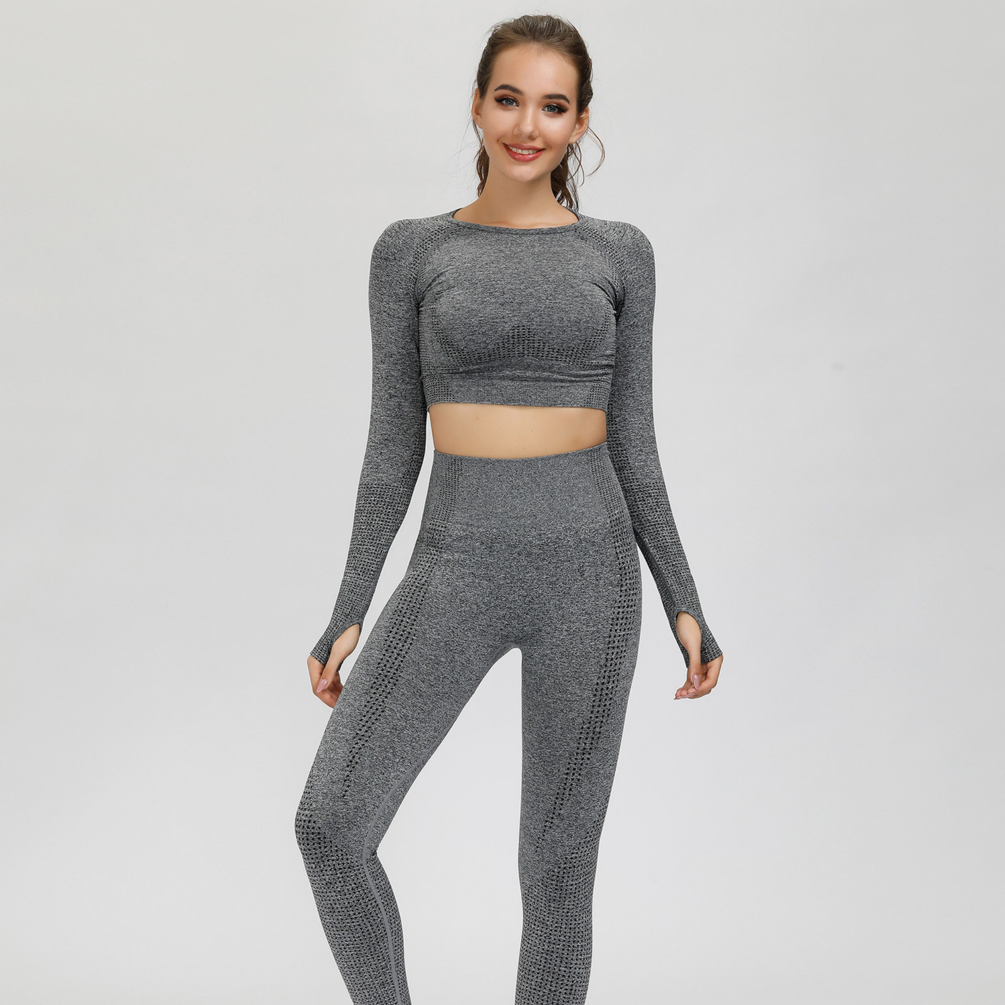 スポーティー　クロップドトップス