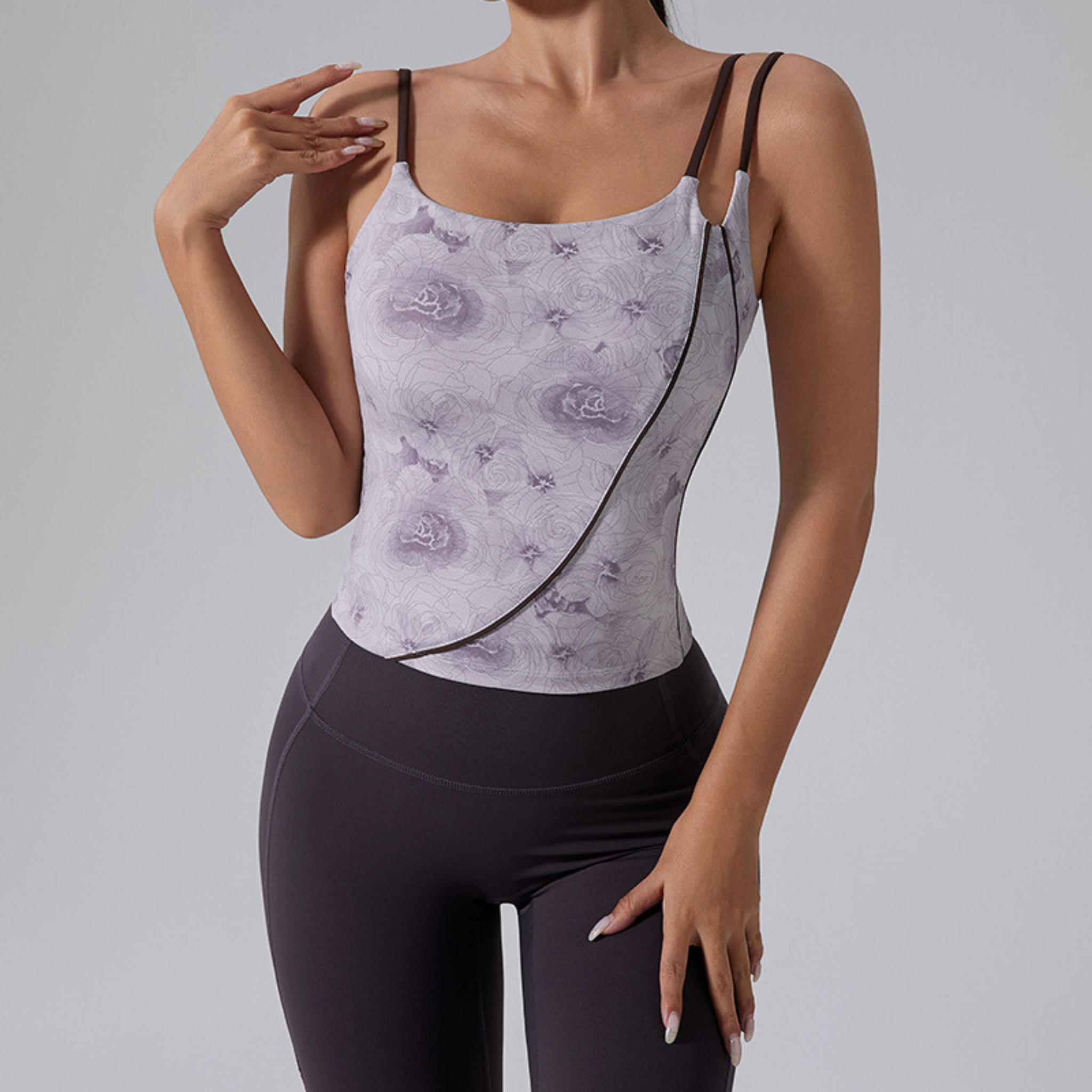 アシンメトリー　ショルダーストラップ　タンクトップ