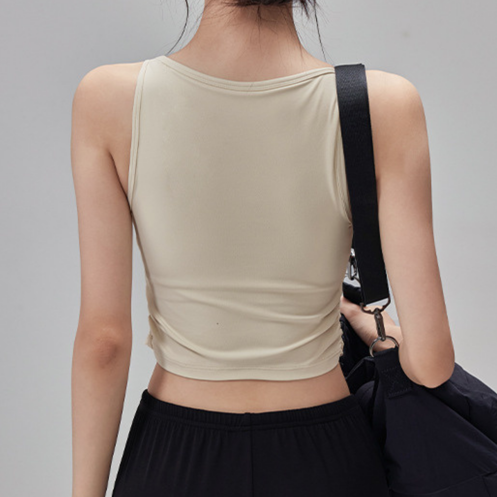 胸パッド付　シンプル　タンクトップ