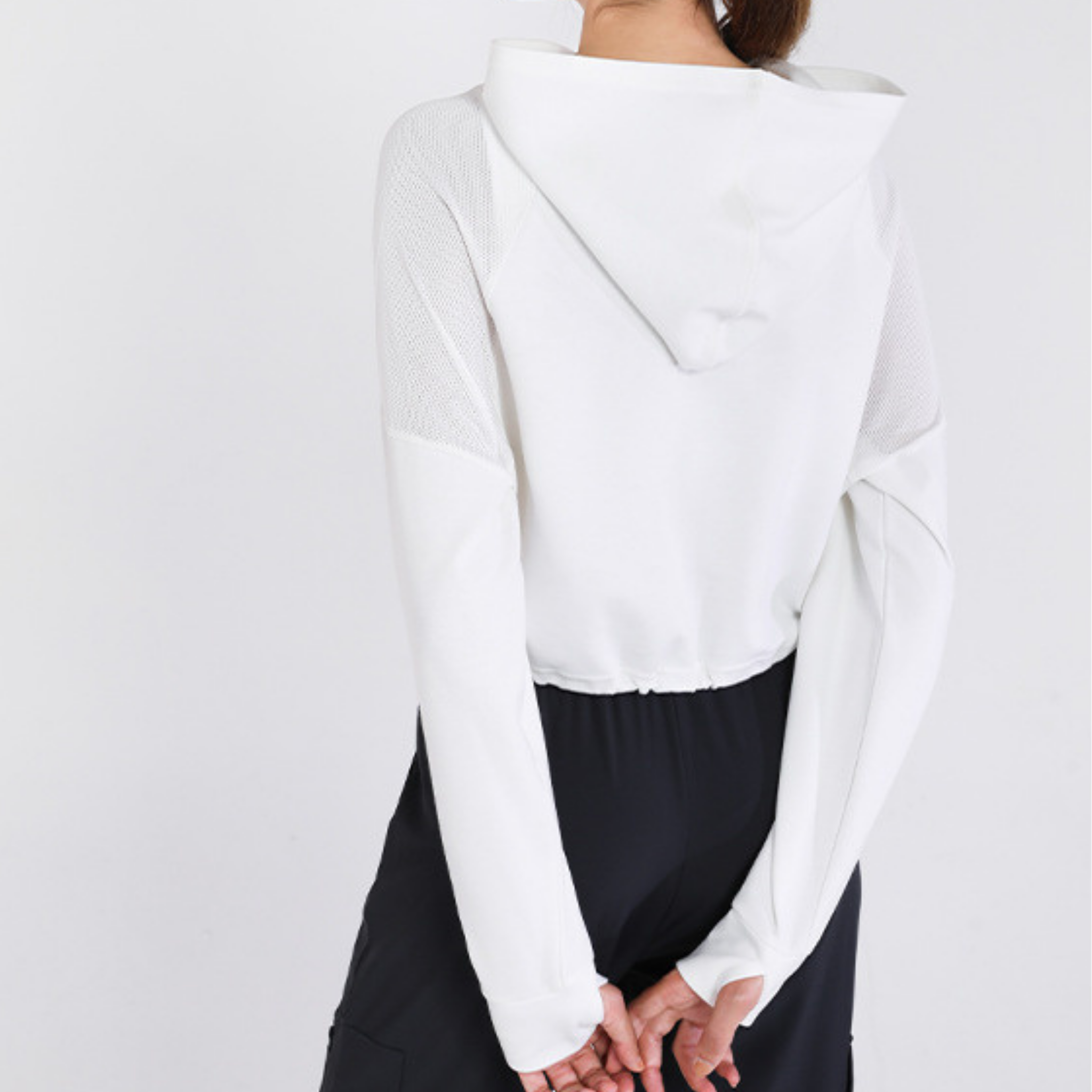 クロップドパーカー