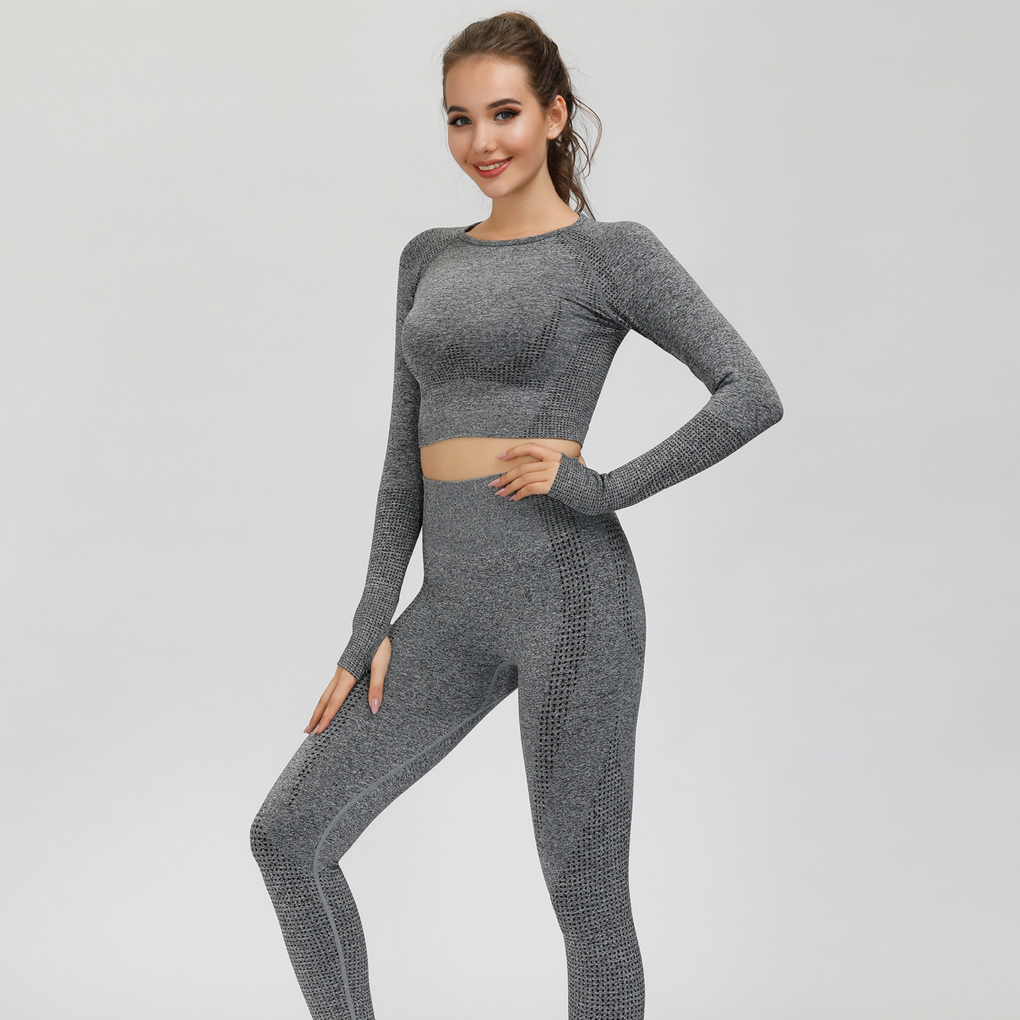 スポーティー　クロップドトップス