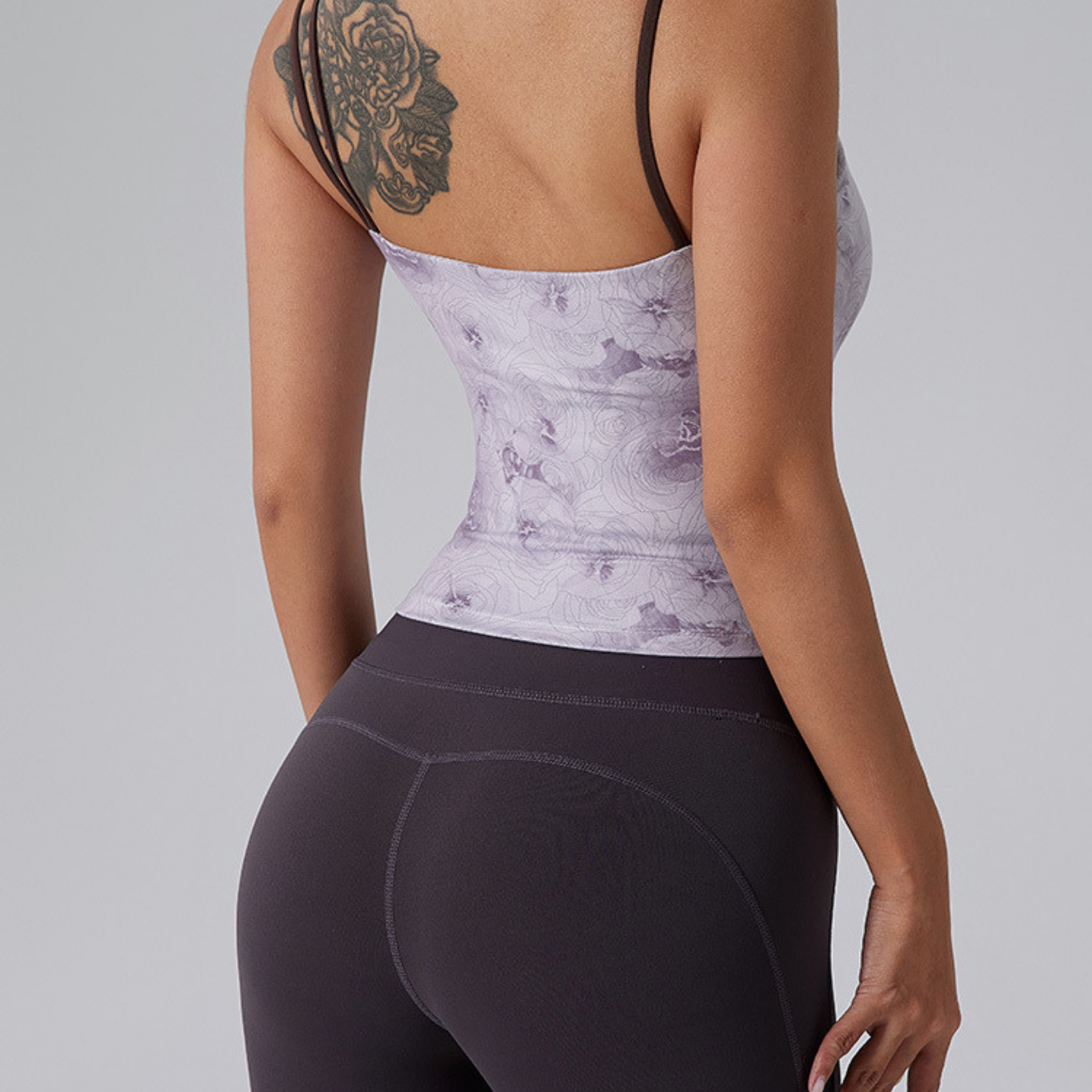 アシンメトリー　ショルダーストラップ　タンクトップ