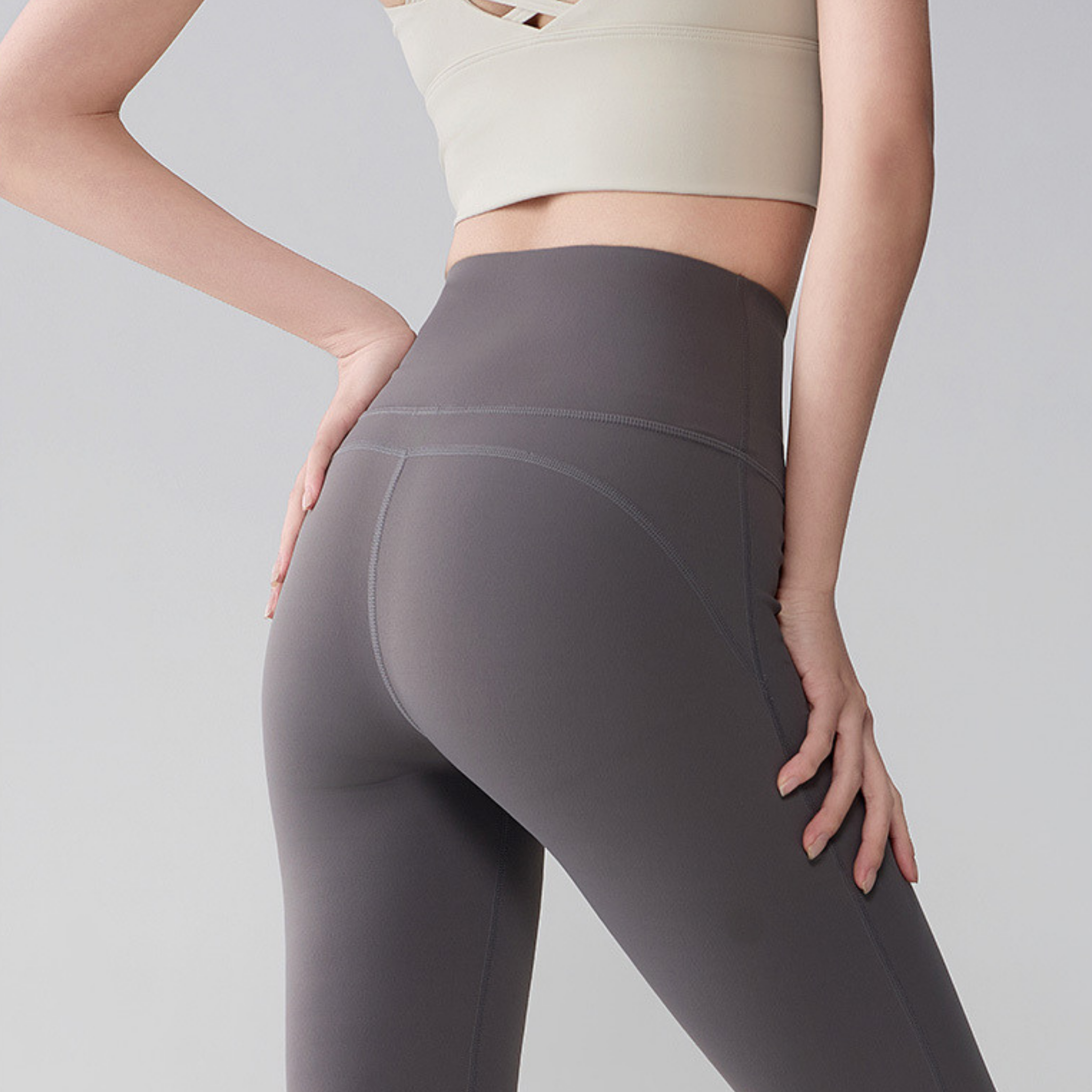 シンプル　セミフレアレギンス