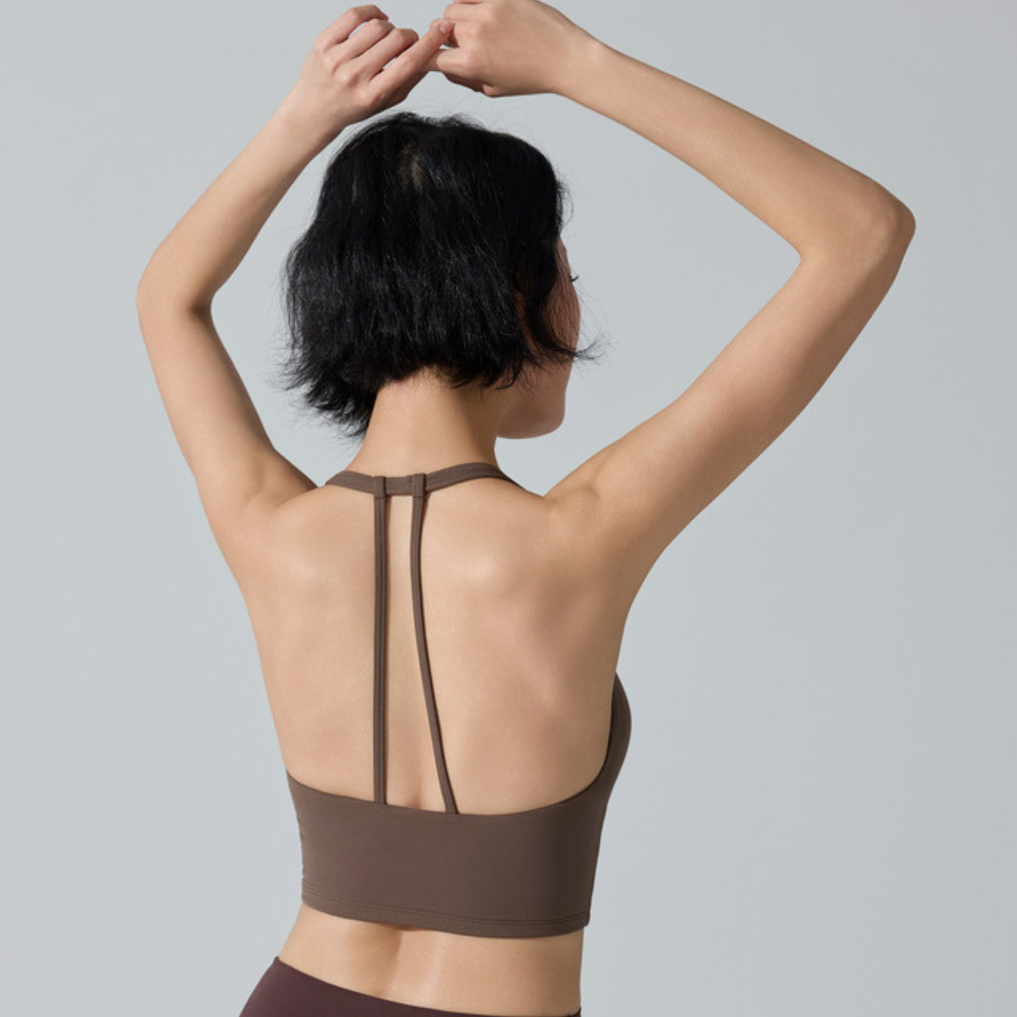 フロントツイスト　ホルターネック　スポーツブラ