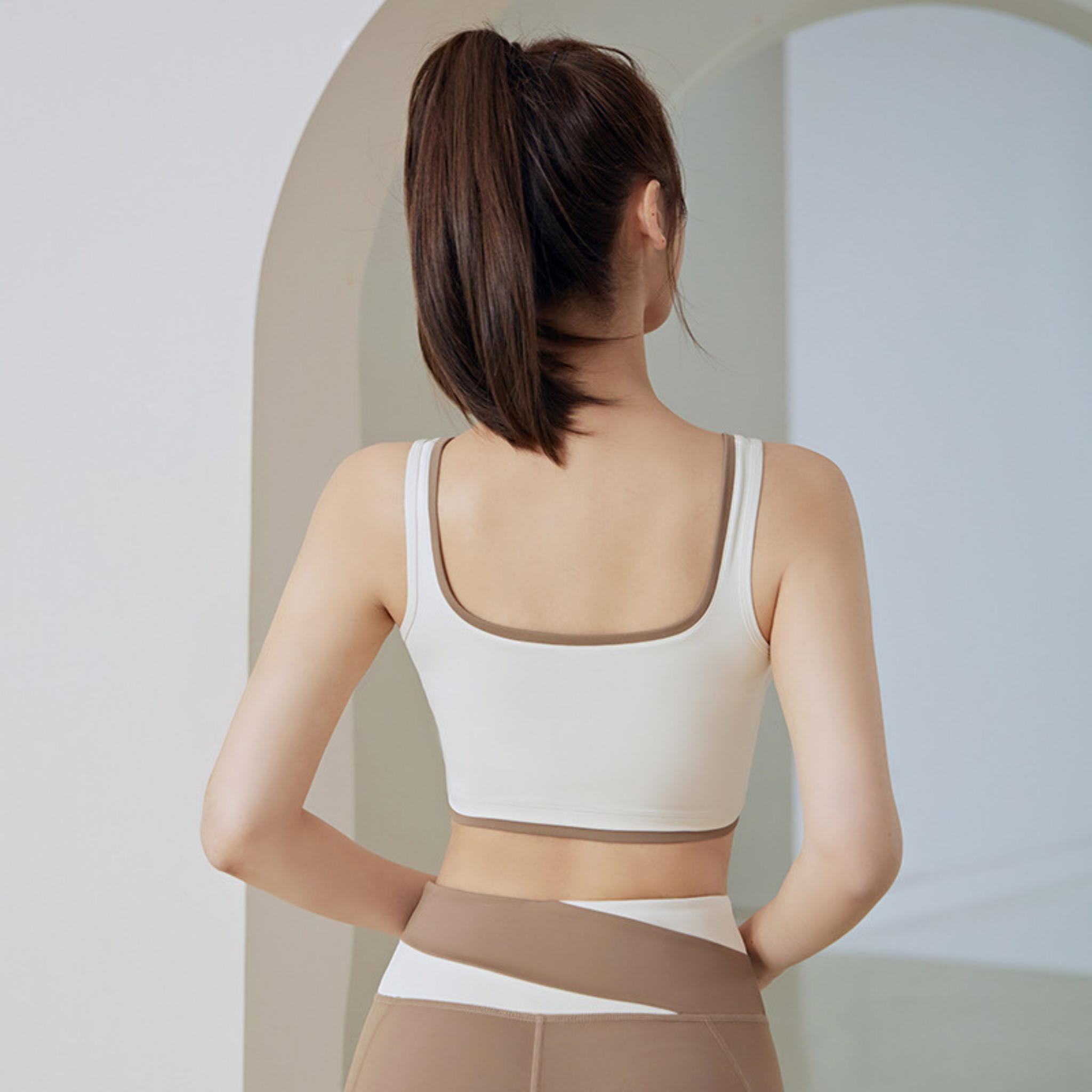 ハイホールド　Uライン　スポーツブラ　S～2XL