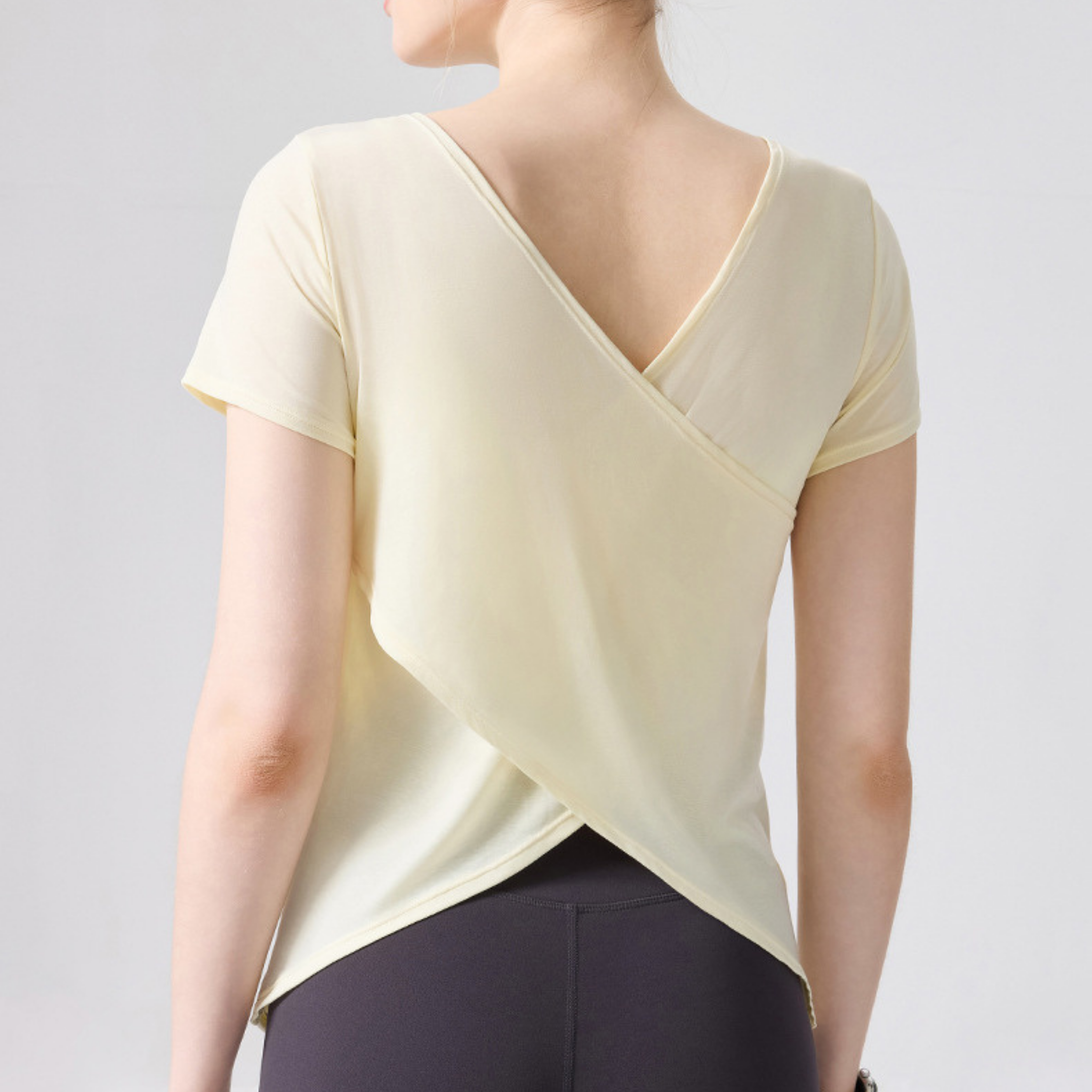 V字　オープンクロスバック　Tシャツ