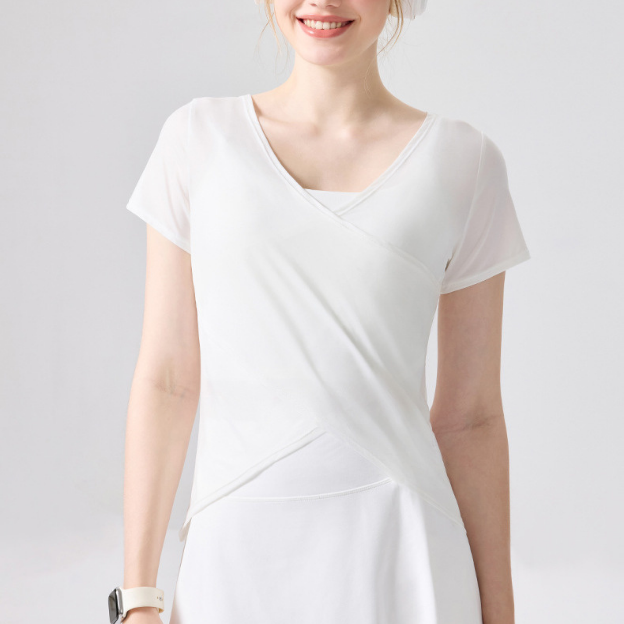 V字　オープンクロスバック　Tシャツ