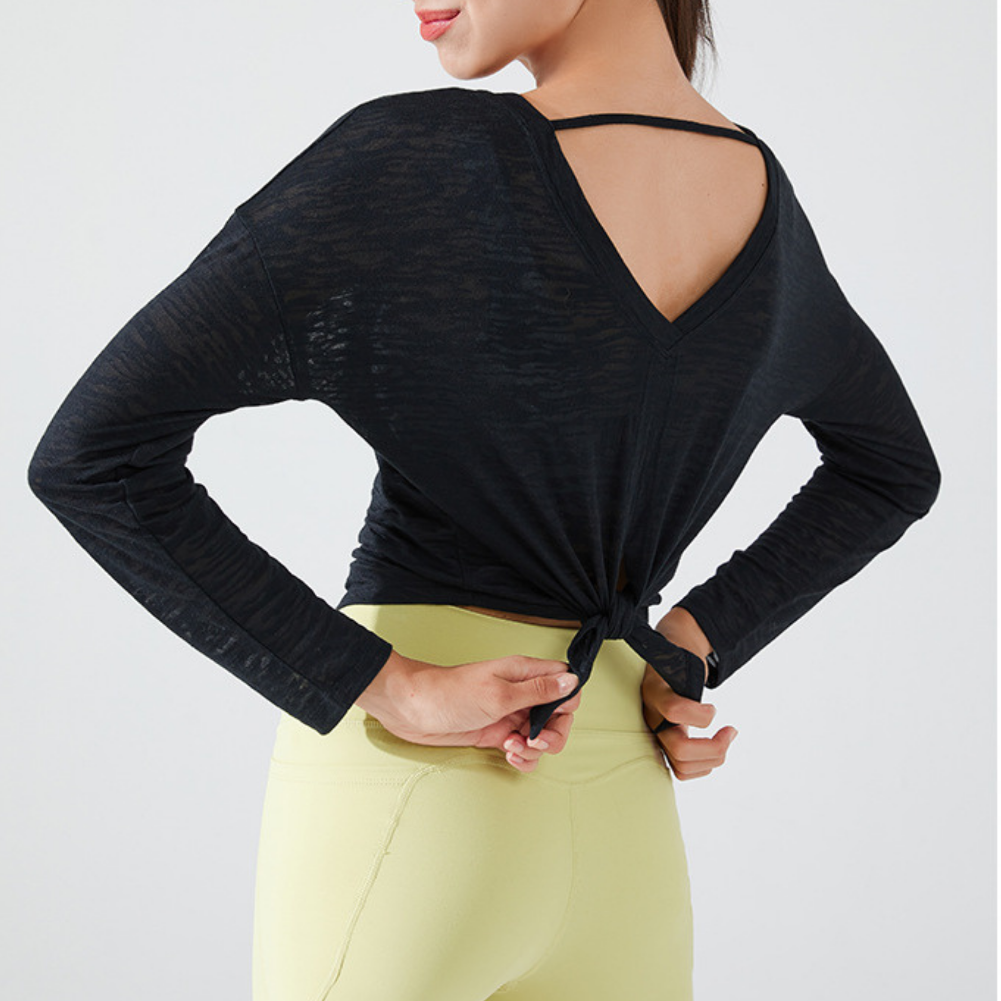 バックトライアングル　トップス