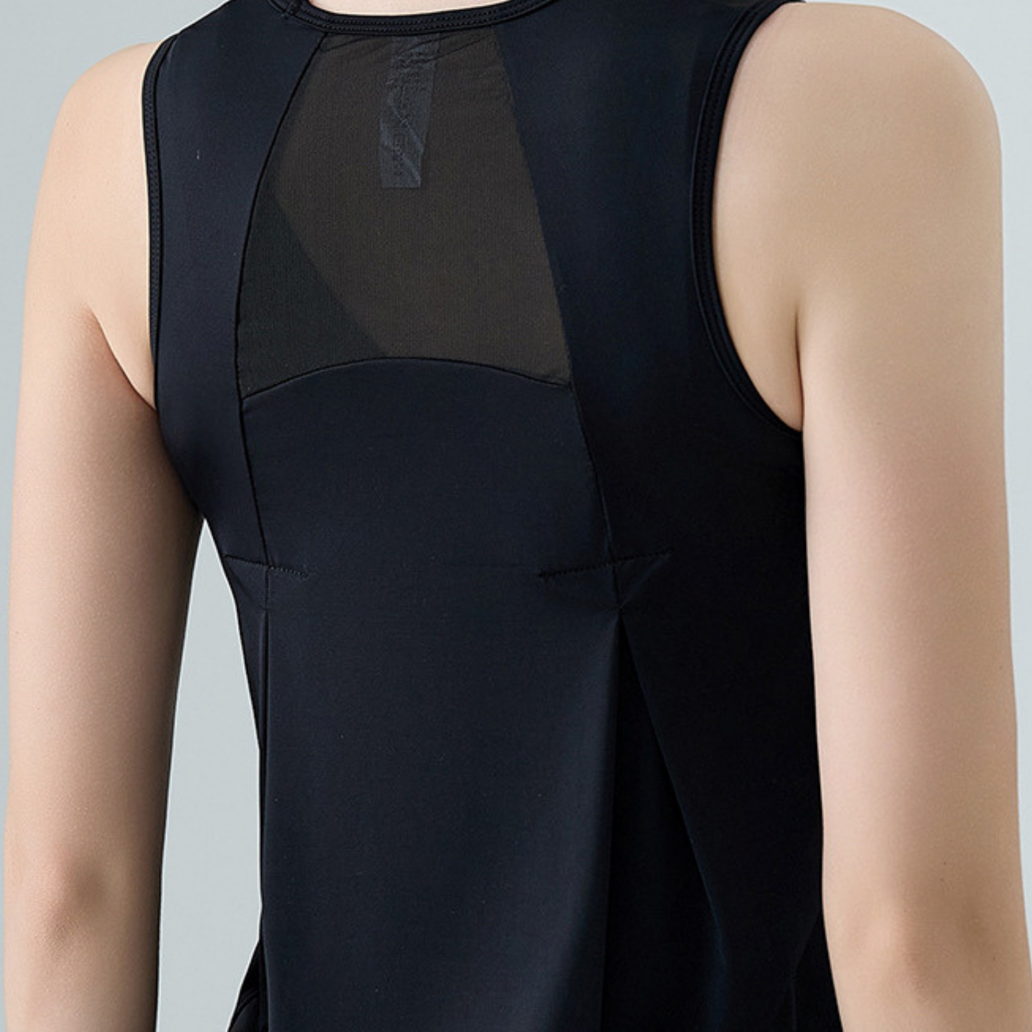 メッシュ　スリムアップ　ノースリーブ