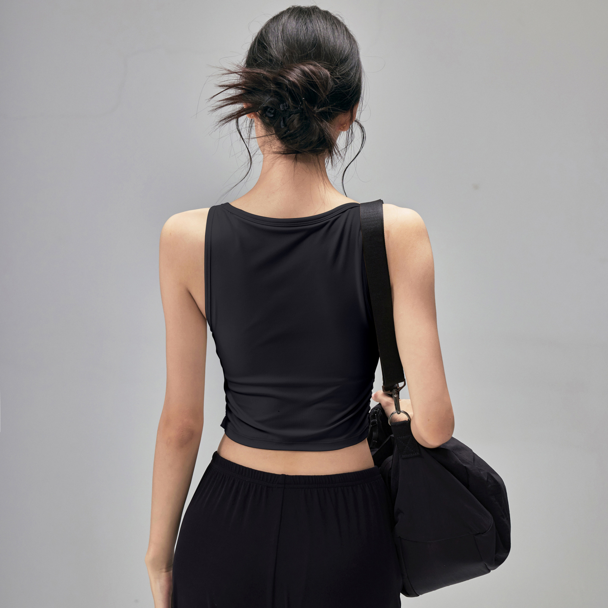 胸パッド付　シンプル　タンクトップ