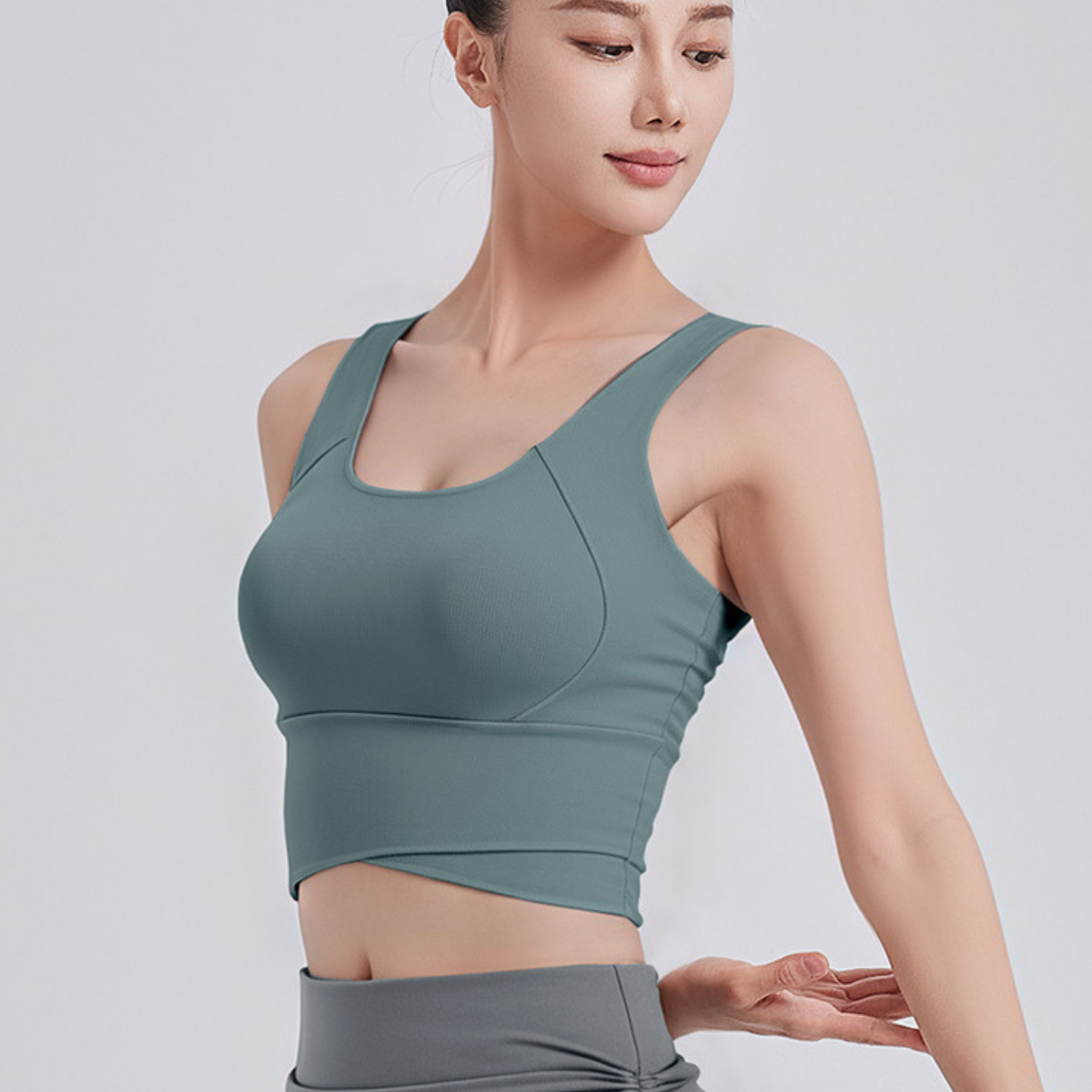 ワイドショルダー　アンダーラップ　スポーツブラ