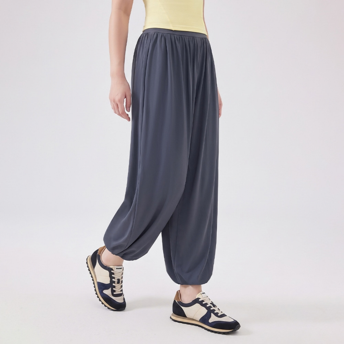 LEANY ハイウエスト ギャザー バルーンパンツ gray 着用イメージ