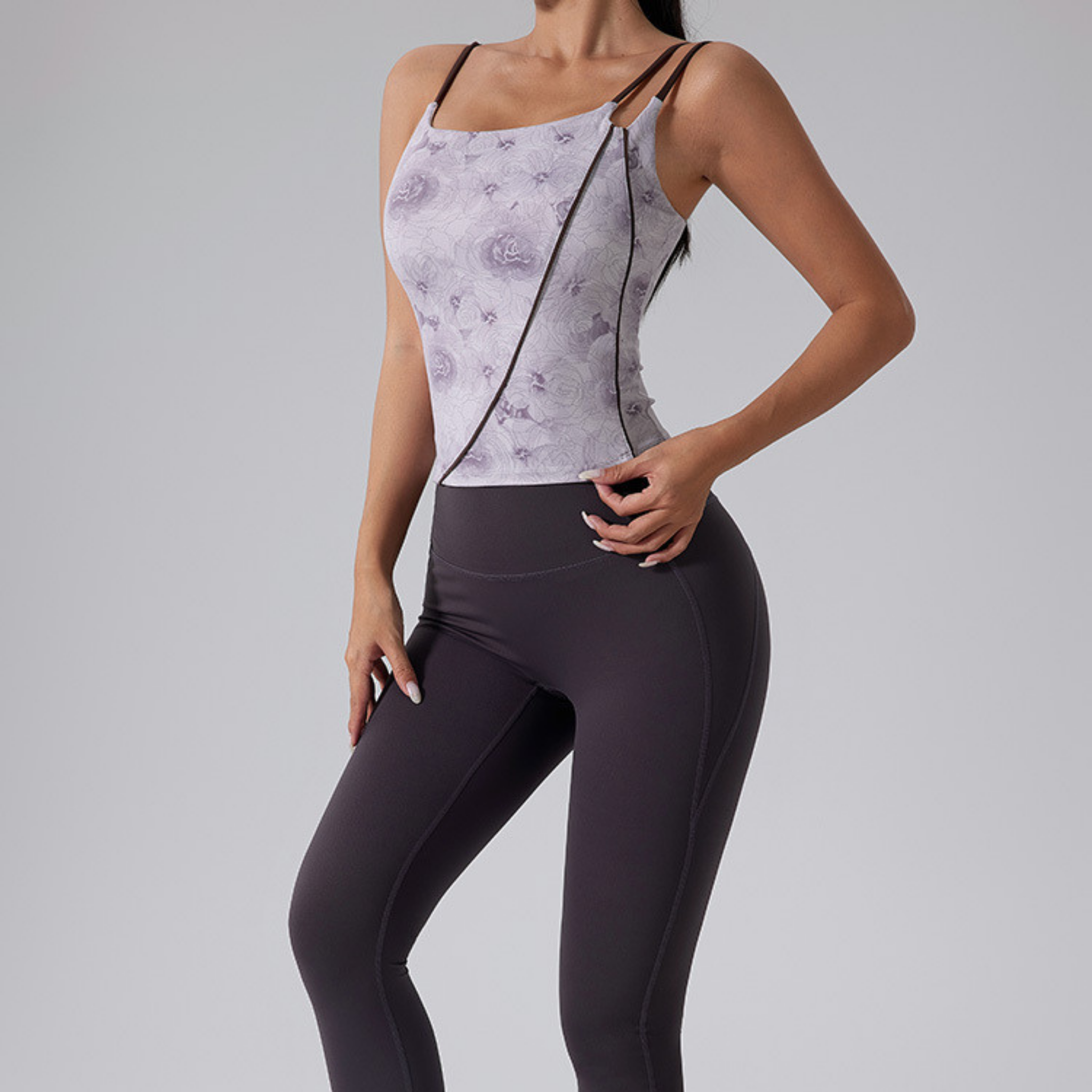 アシンメトリー　ショルダーストラップ　タンクトップ