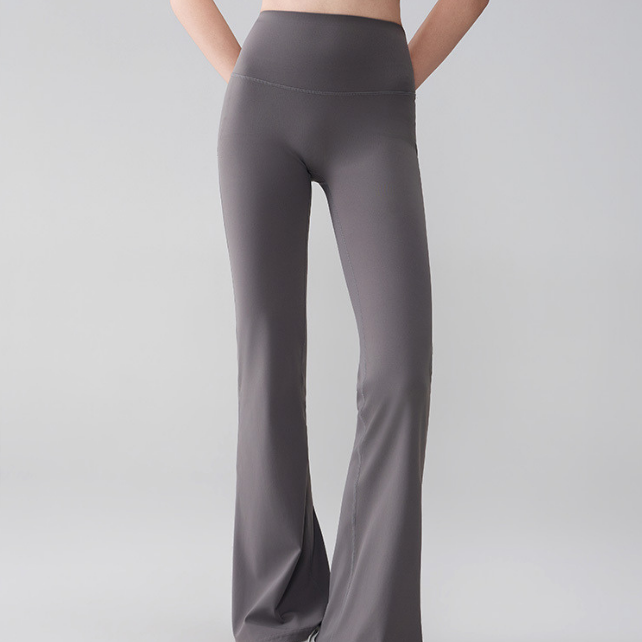 シンプル　セミフレアレギンス