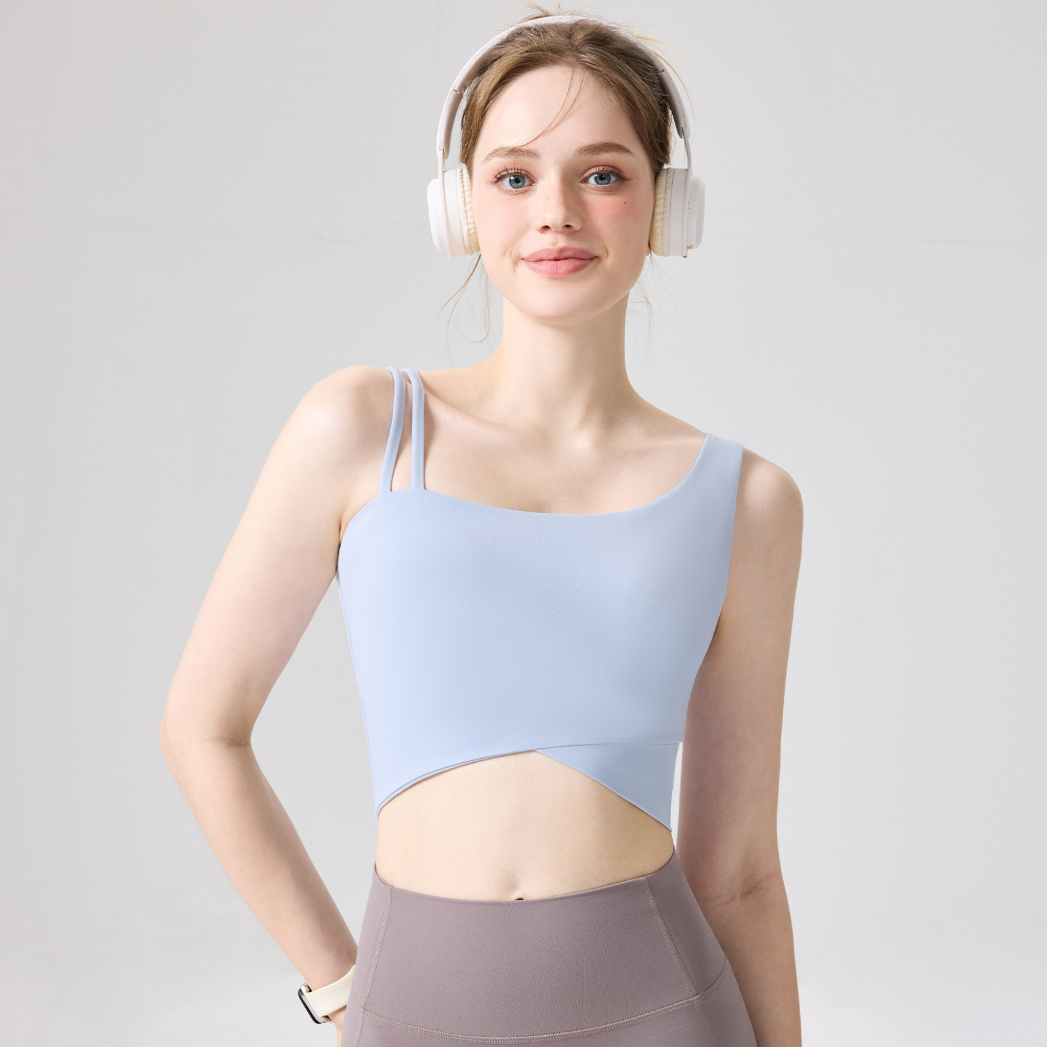 V字ウエスト　一体型カップ付き　スポーツブラ