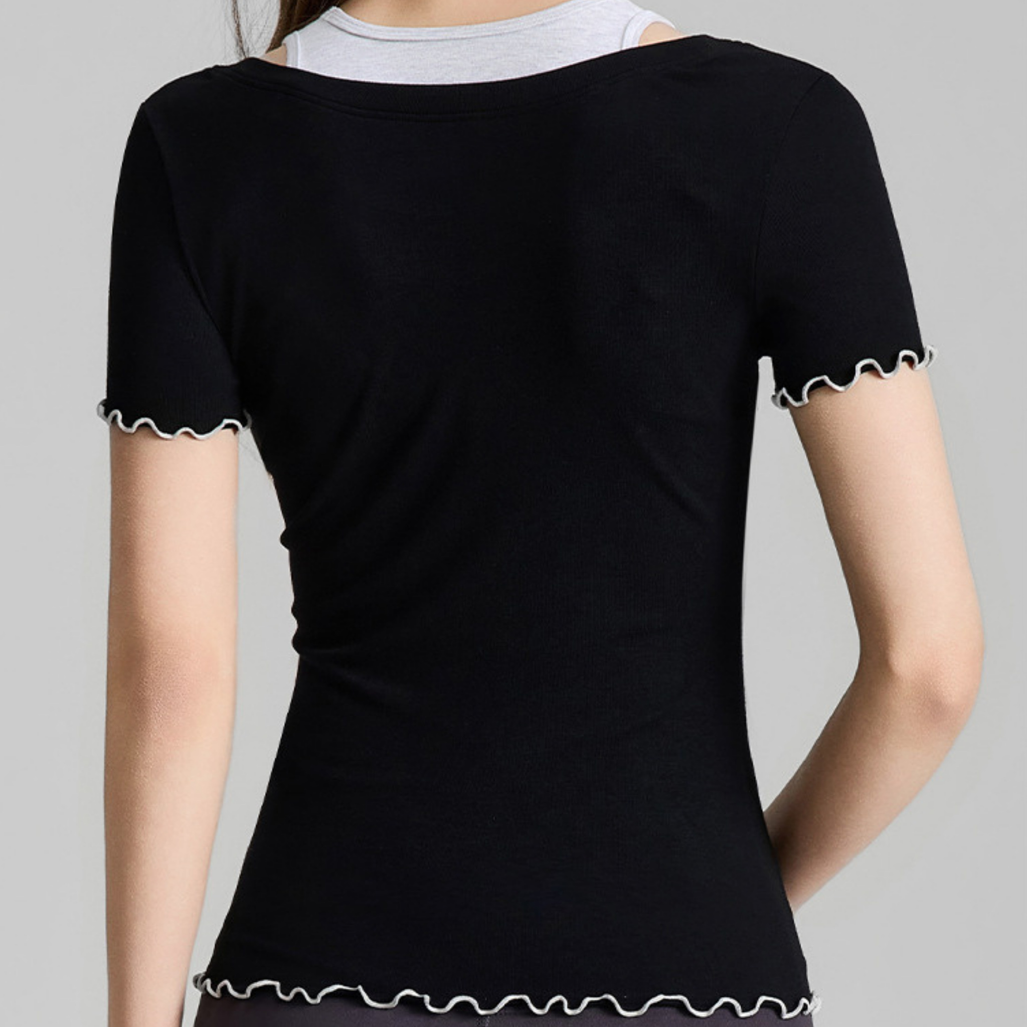 スリムフィット　ツーピース　フリル　半袖トップス