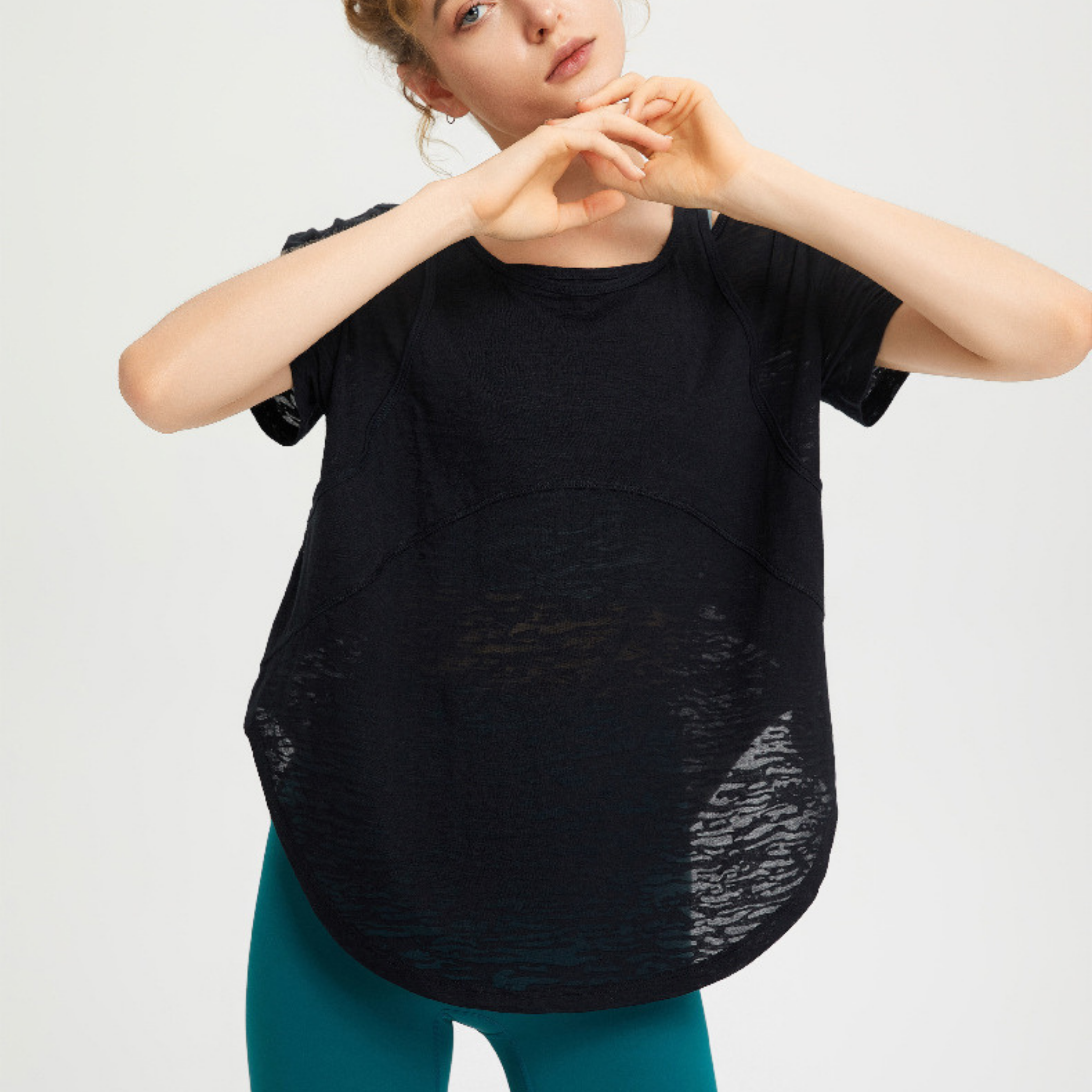 オフショルダー Tシャツ