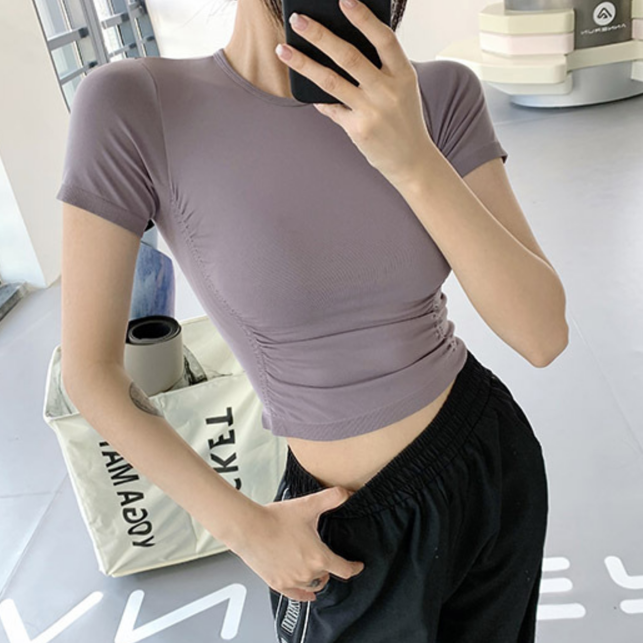 サイドプリーツ　スリムフィット　Tシャツ