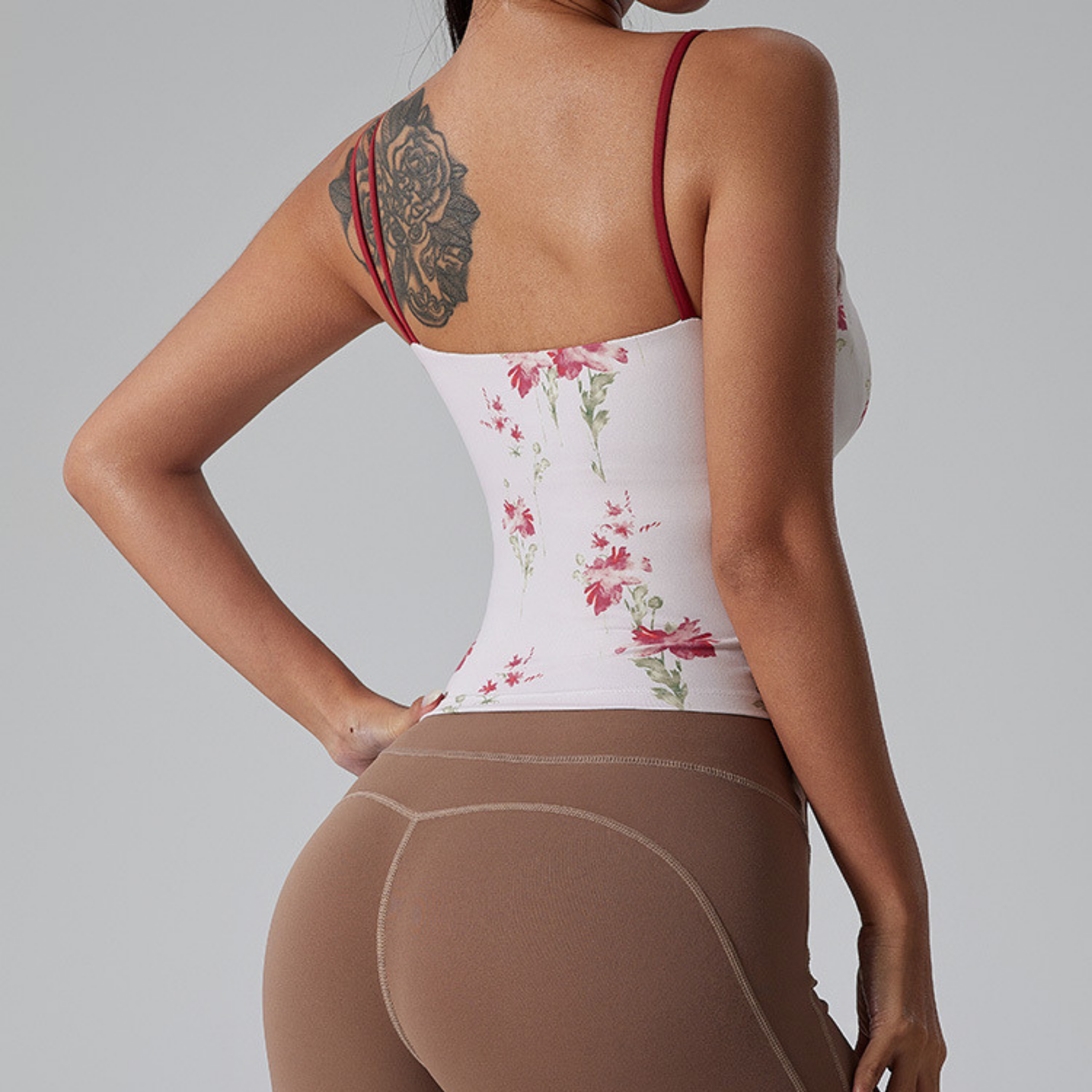 アシンメトリー　ショルダーストラップ　タンクトップ