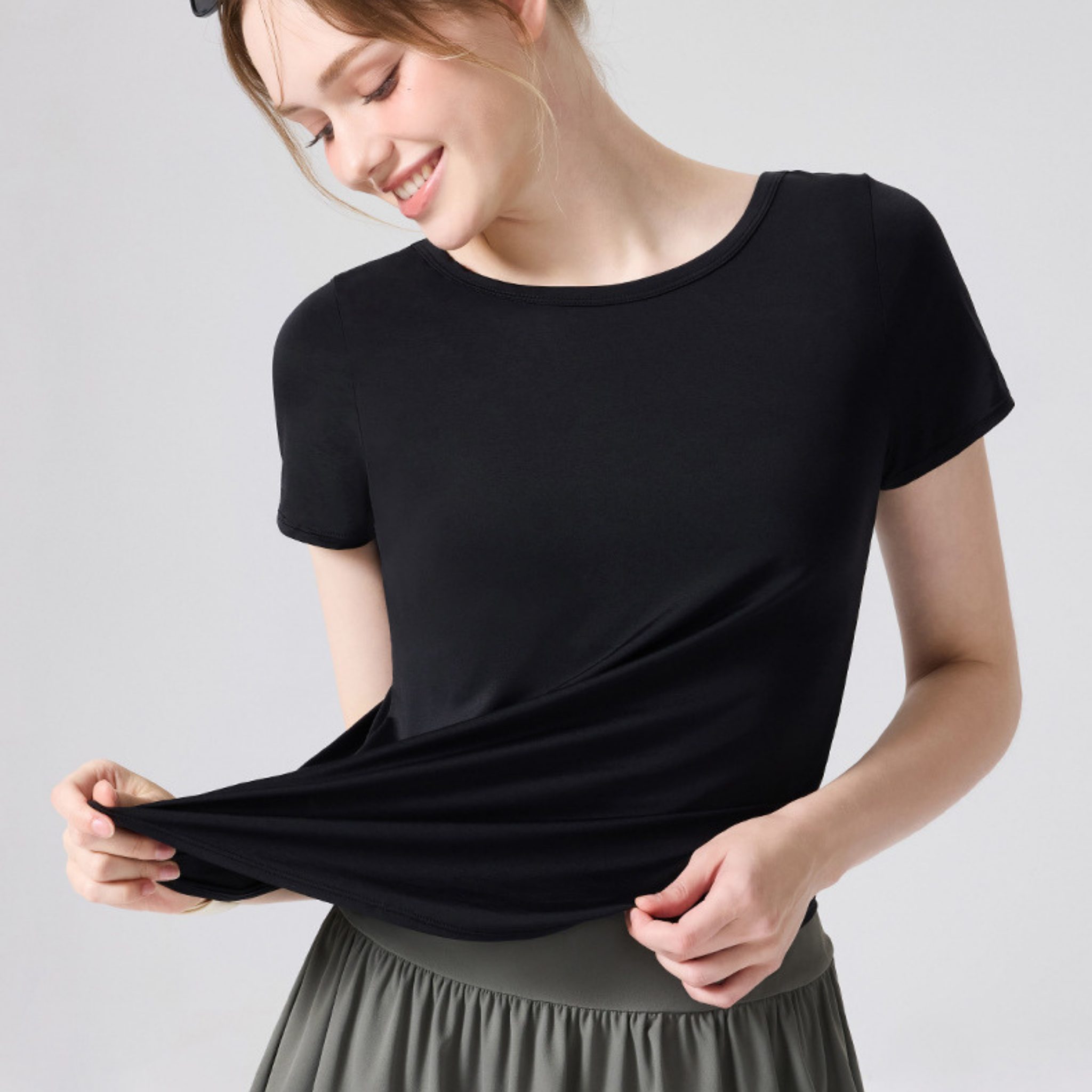 V字　オープンクロスバック　Tシャツ