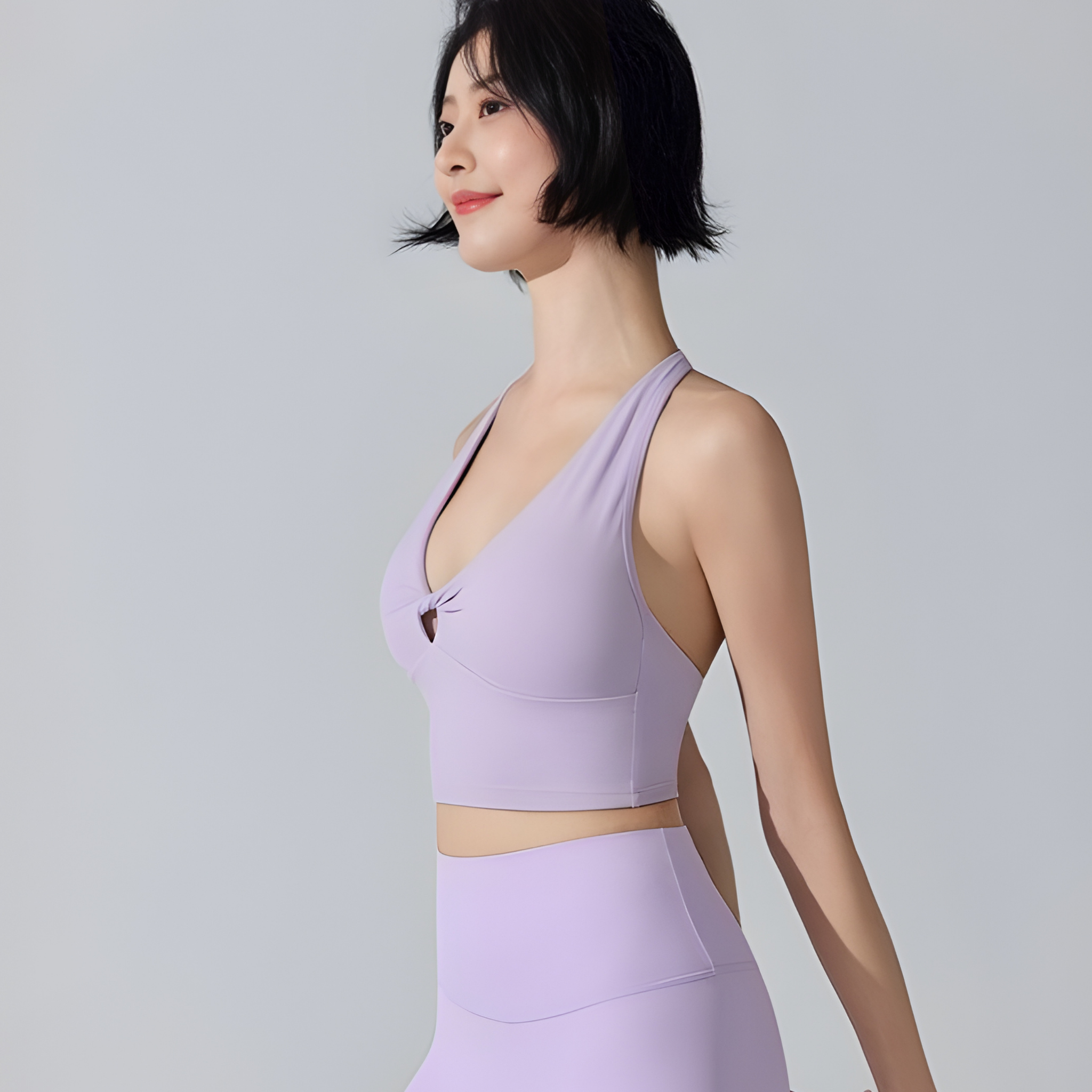 フロントツイスト　ホルターネック　スポーツブラ