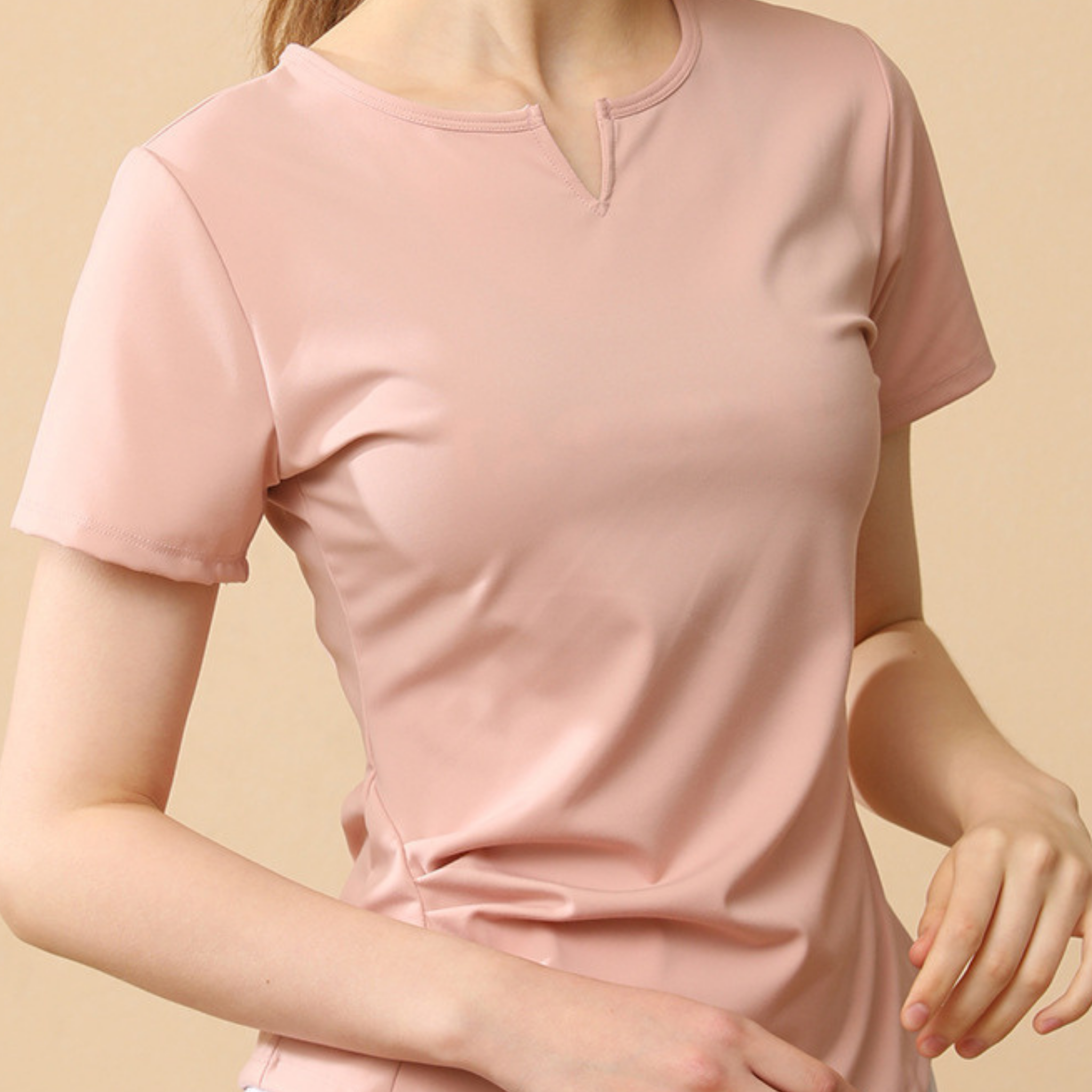 Vネック　スリムフィット　Tシャツ