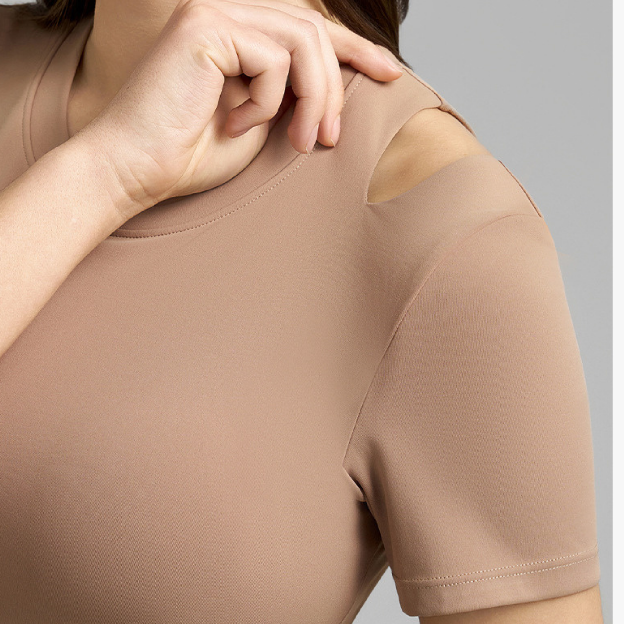 胸パッド付　ドローストリング　クルーネック　半袖トップス