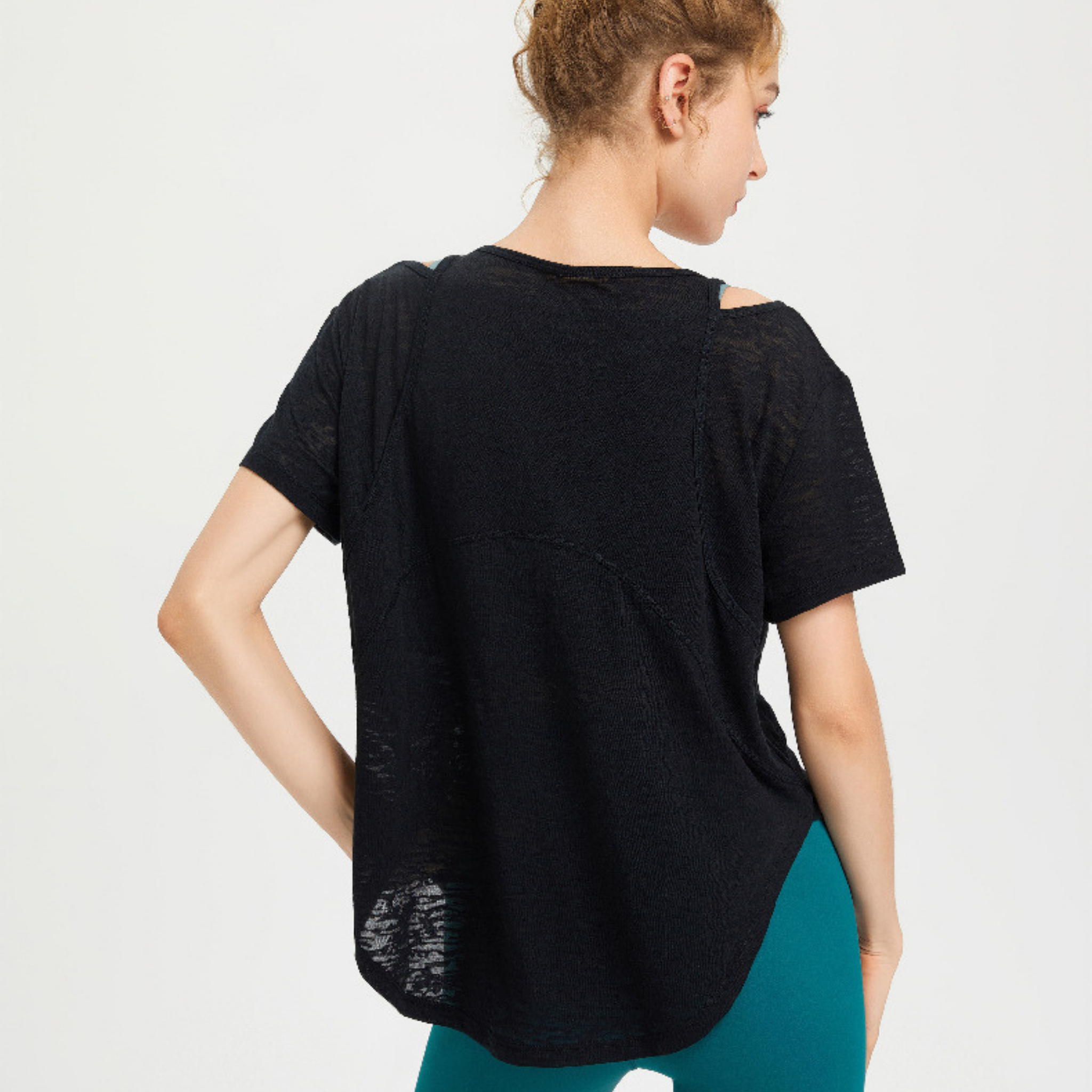 オフショルダー Tシャツ