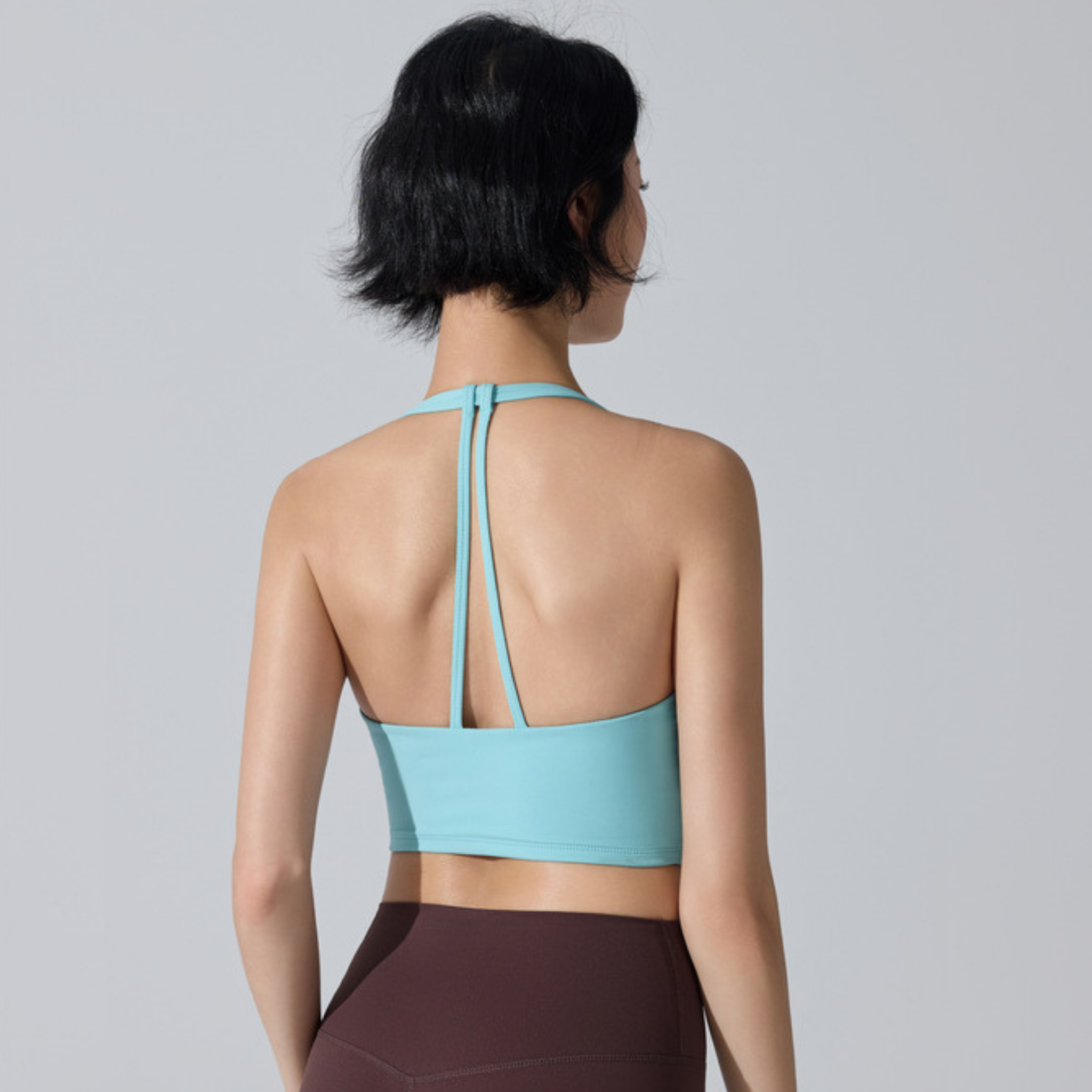 フロントツイスト　ホルターネック　スポーツブラ