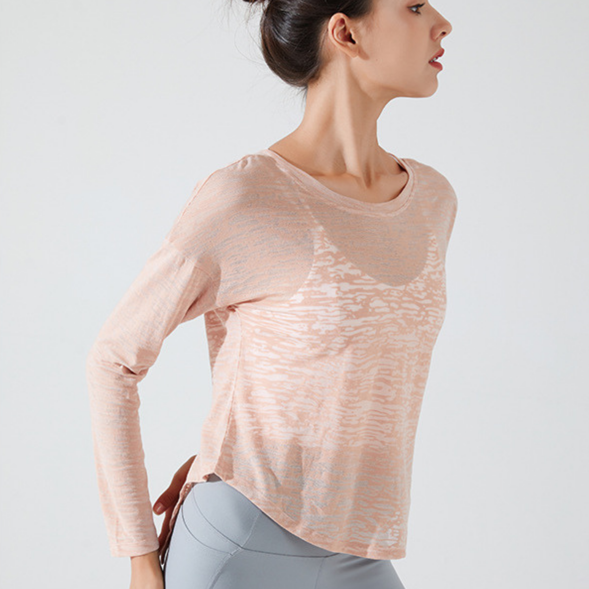 バックトライアングル　トップス