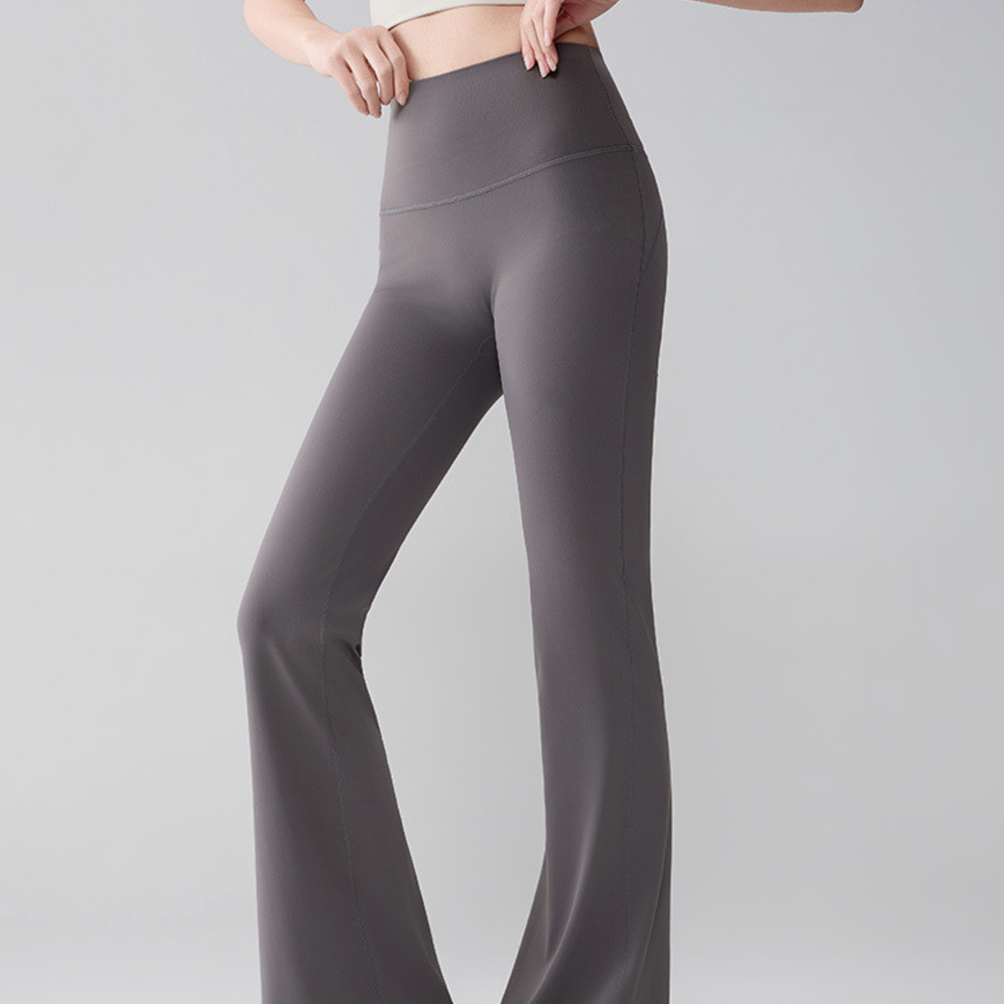 シンプル　セミフレアレギンス